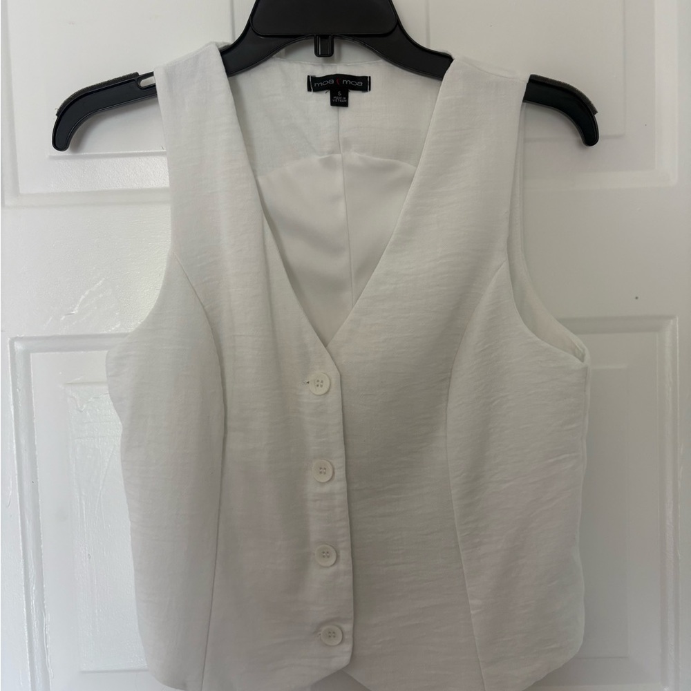 Moa Moa white vest